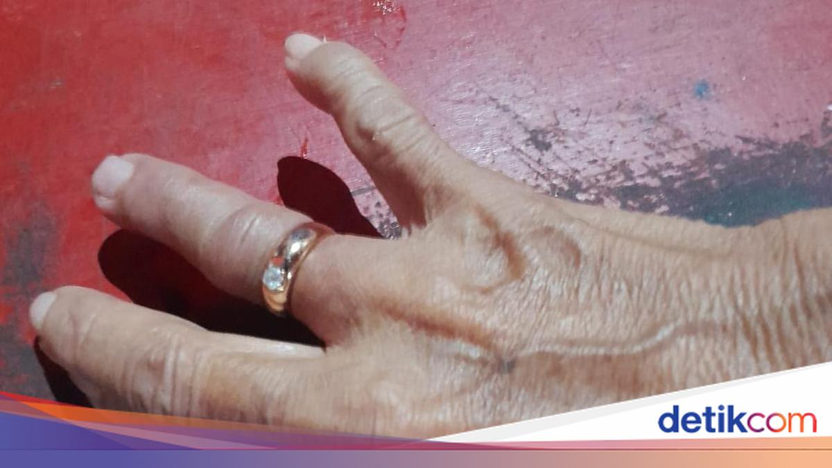 Pakai Cincin Kekecilan demi Hadiri Pesta, Nenek di Jogja Sambat ke Damkar
