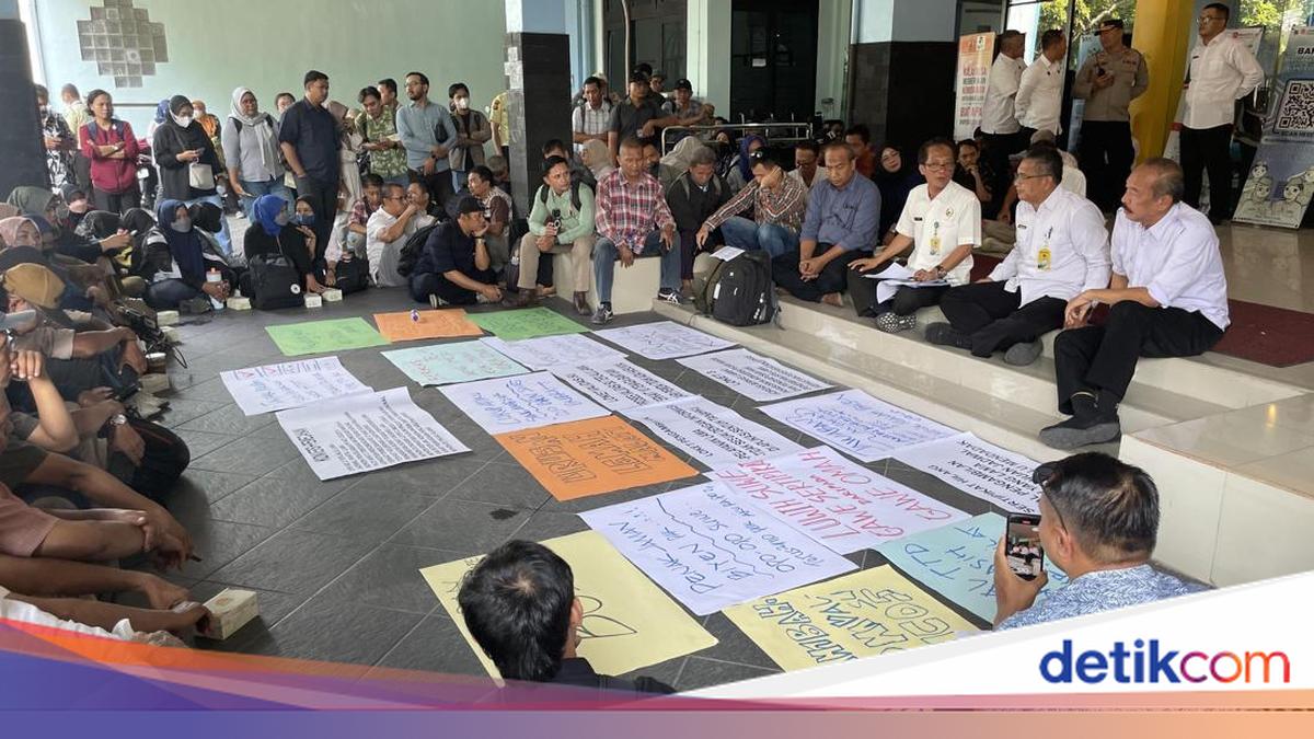 Ramai-ramai Pegawai Notaris Protes Layanan 'Lelet' BPN Sleman