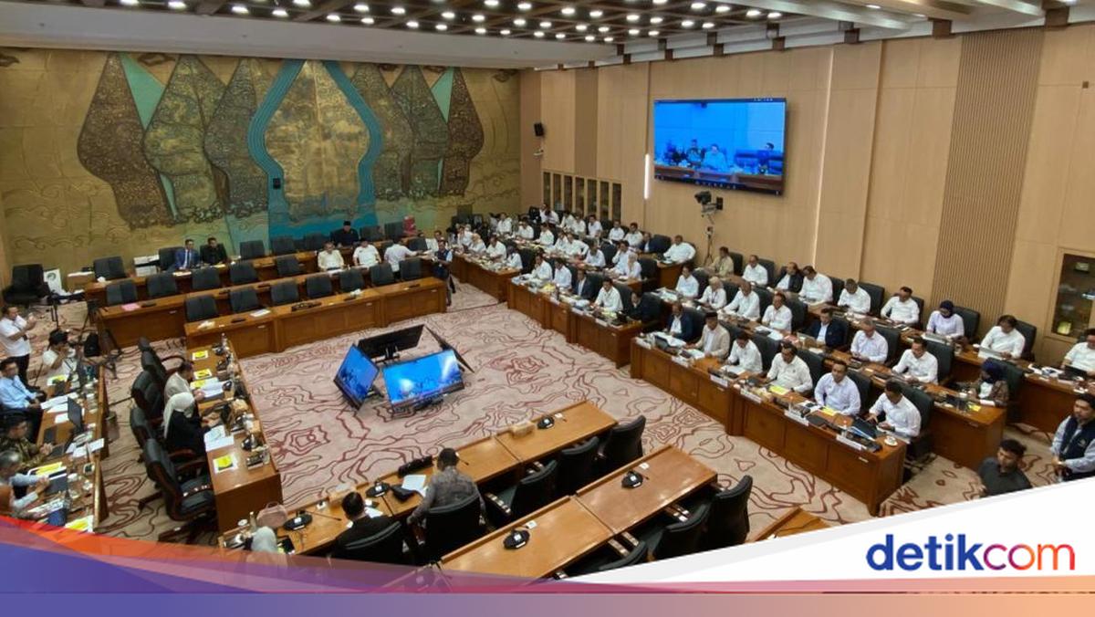 Bahlil Usul Volume BBM Subsidi Tahun Depan 19,56 Juta KL &amp; Listrik Rp 122 T