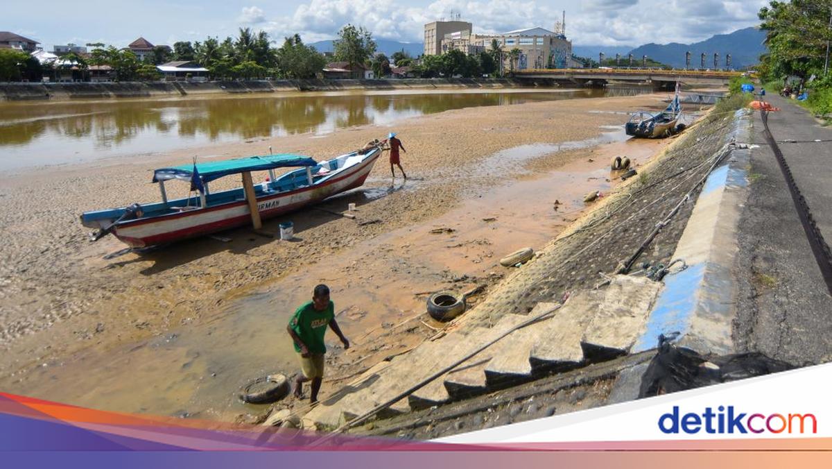 Pendangkalan Sungai Hambat Nelayan Pergi Melaut