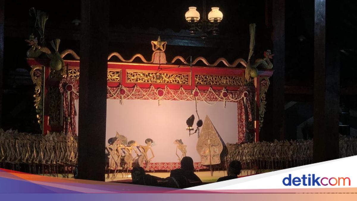 Khidmatnya Pentas Wayang Kulit Gedhog Sebelum Mubeng Benteng di Keraton Jogja