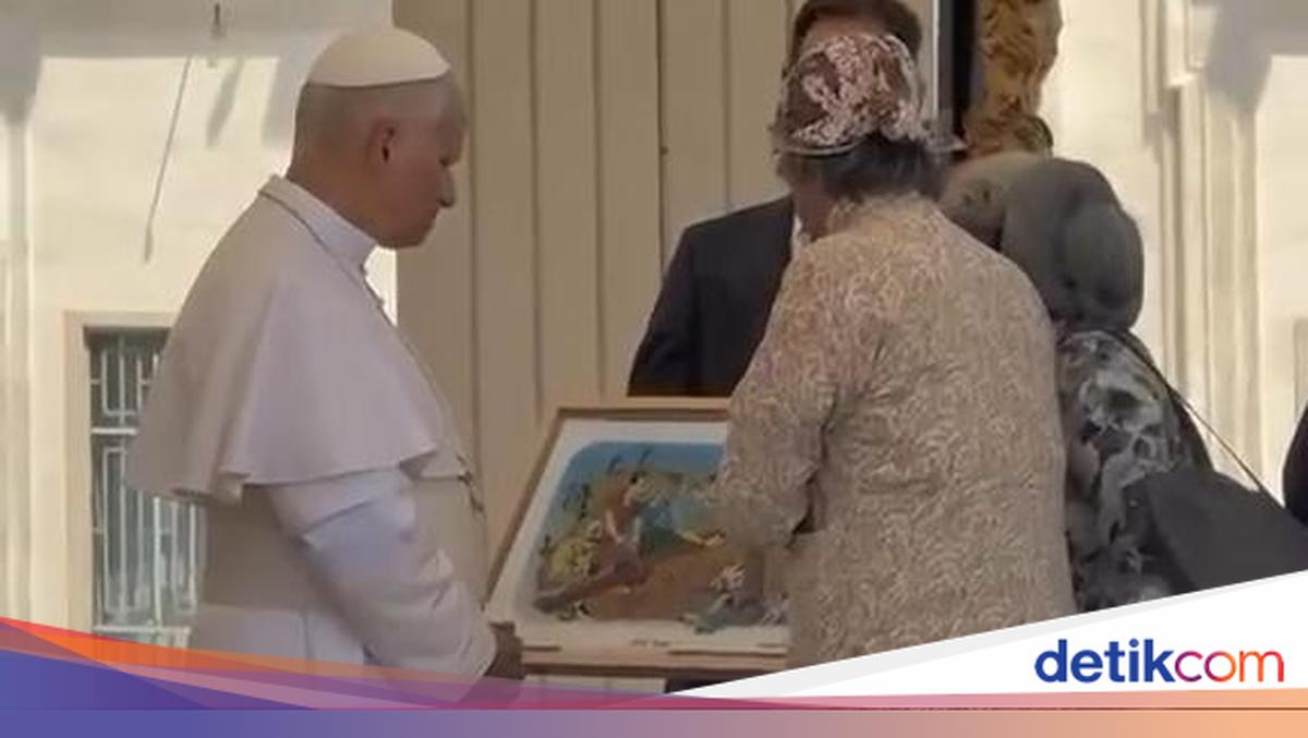 Cerita Butet Kartaredjasa Serahkan Lukisan Punakawan ke Paus Leo XIV di Vatikan