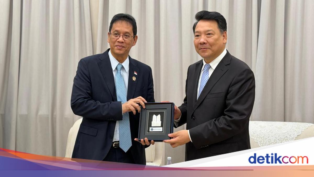 Purbaya Raih Gelar Profesor dari China, Bawa Pulang Komitmen AIIB US$17 M