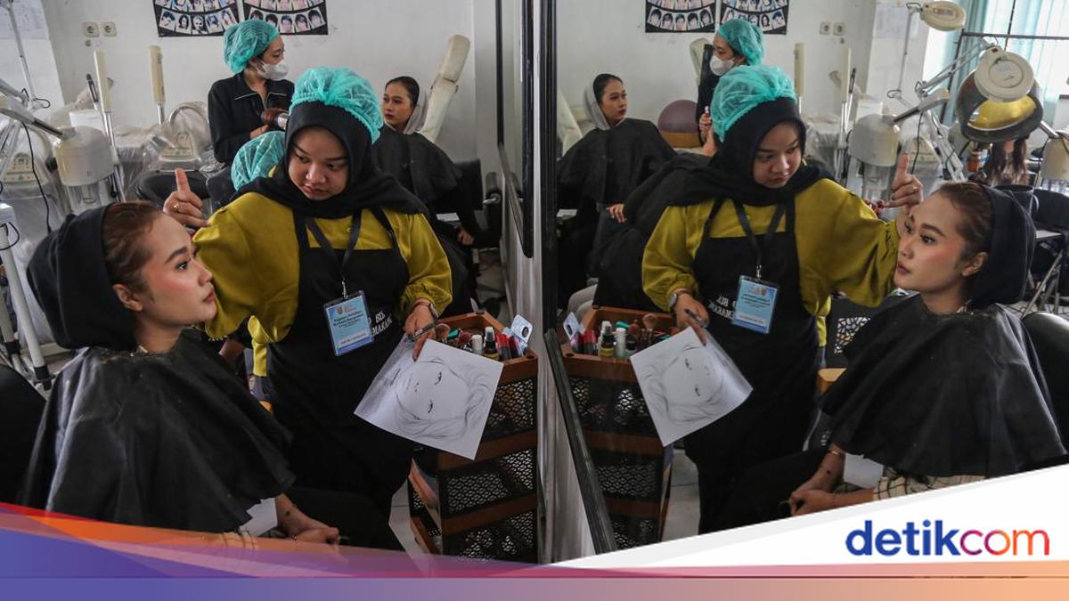 Belajar Jadi Barista Hingga Mua, Warga Ikuti Pelatihan Kerja Gratis