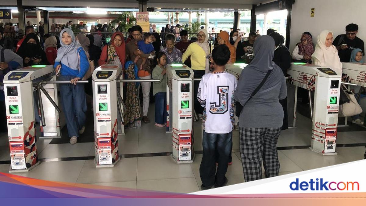 Potret Ramainya Stasiun Tugu Saat Libur Sekolah