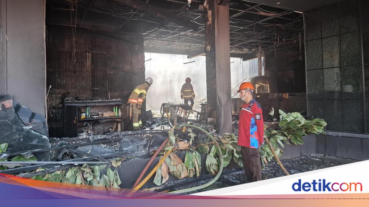 Detik-detik Kebakaran Hanguskan Rama Biliar di Mergangsan Jogja