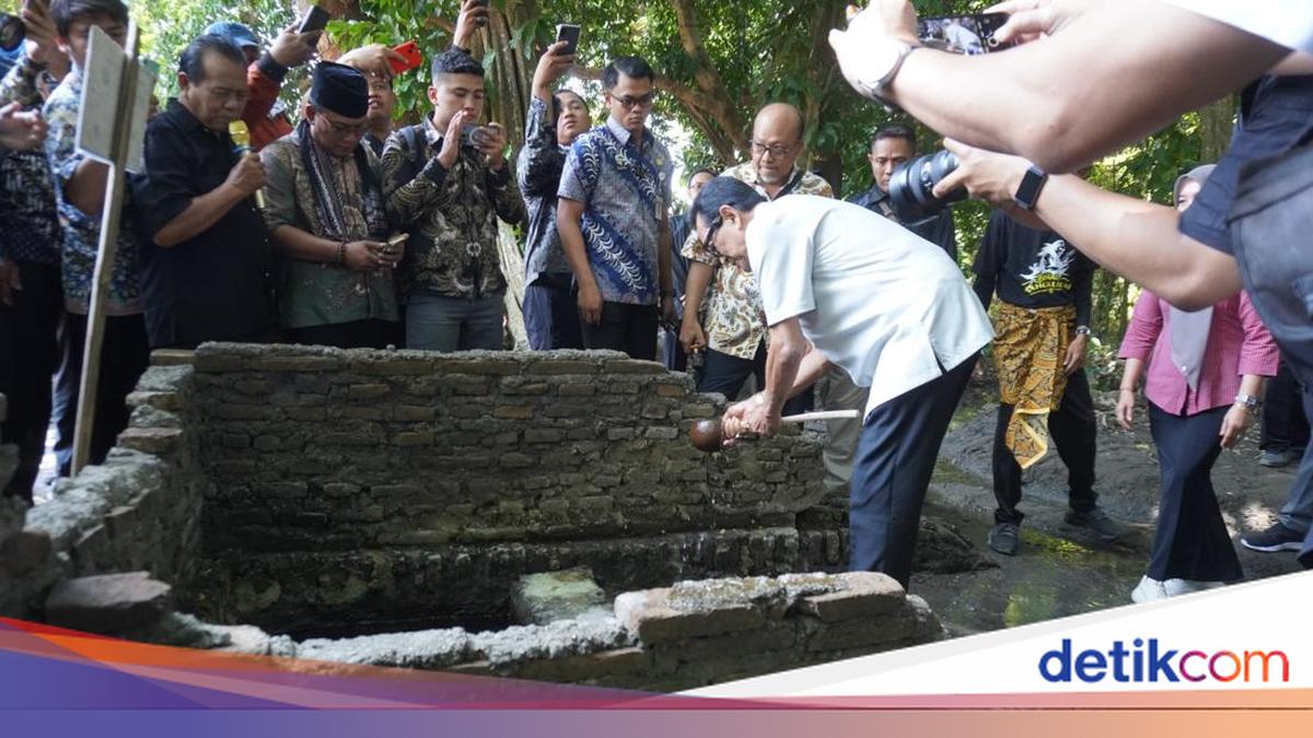 Momen Sultan HB X Cuci Muka di Petilasan Raja Jogja Pertama