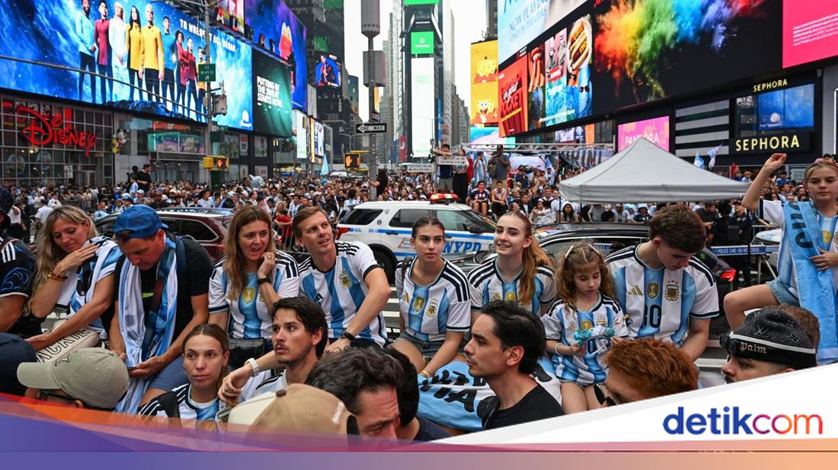 Kehadiran Suporter Argentina Mewarnai Times Square Jelang Final Piala Dunia