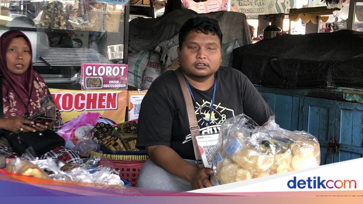 Menanti Solusi Pemkot untuk Gilang Difabel Penjual Rambak di Pasar Ngasem