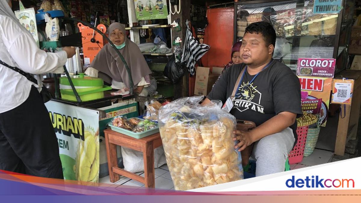 Gilang Difabel Penjual Rambak Akhirnya Dapat Lapak Jualan di Pasar Ngasem