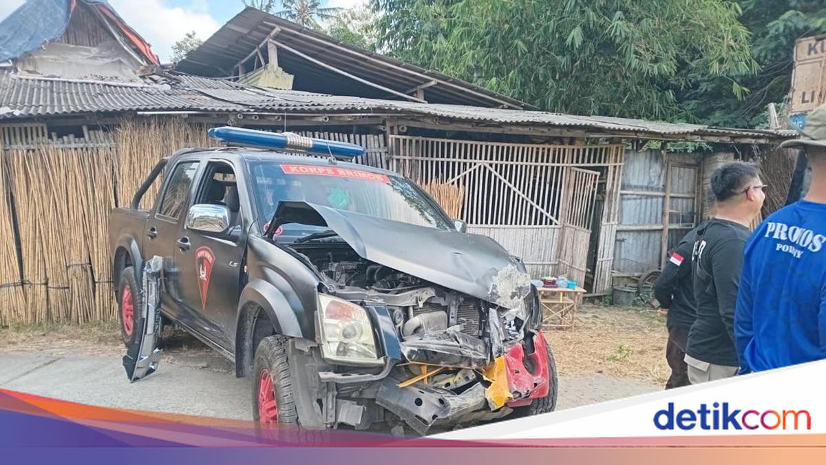 Ringsek Mobil Brimob Tertabrak KA di Sedayu Bantul