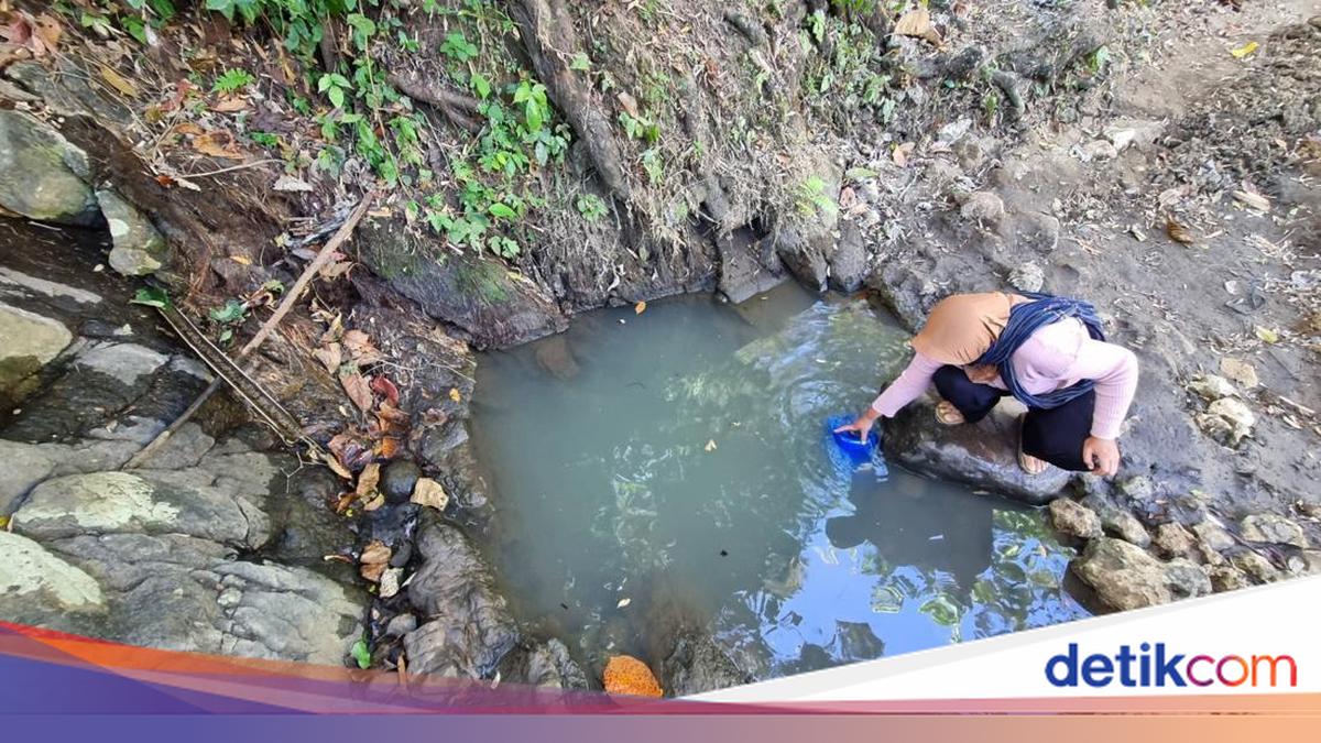 Sumur Kering, Warga Duwet Gunungkidul Ngangsu Air Keruh buat Minum