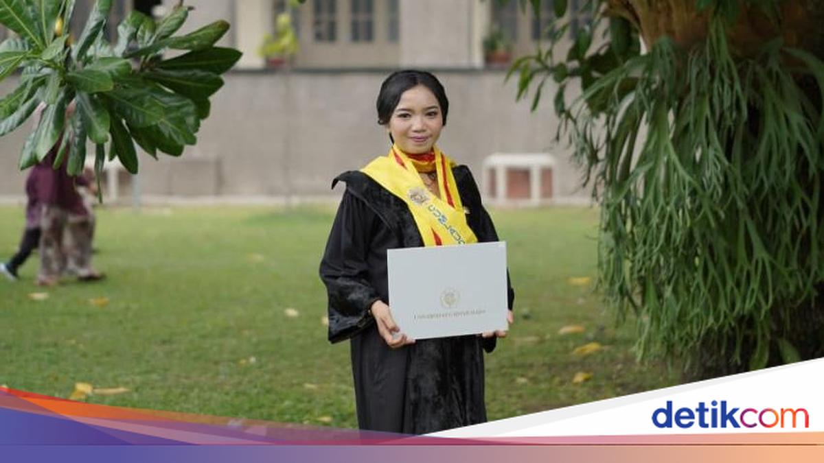 Kisah Sita Teliti Genetik Ayam Jadi Wisudawan S3 Termuda UGM di Usia 34 Tahun