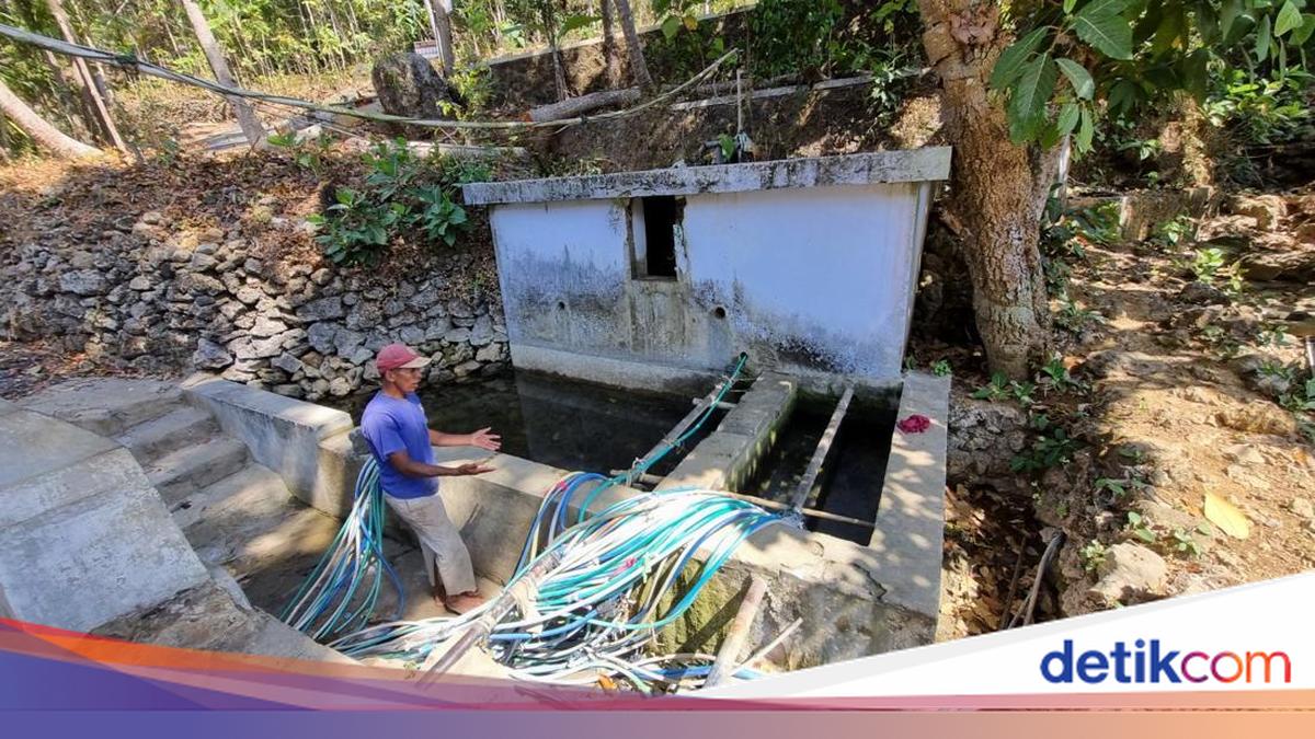Potret Kemarau di Kalidadap, Selokan 'Banjir' Ratusan Selang