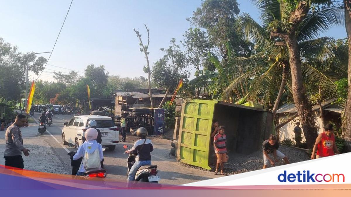 Tabrakan Bikin 2 Truk Terguling di Patuk Gunungkidul Dipicu Rem Blong