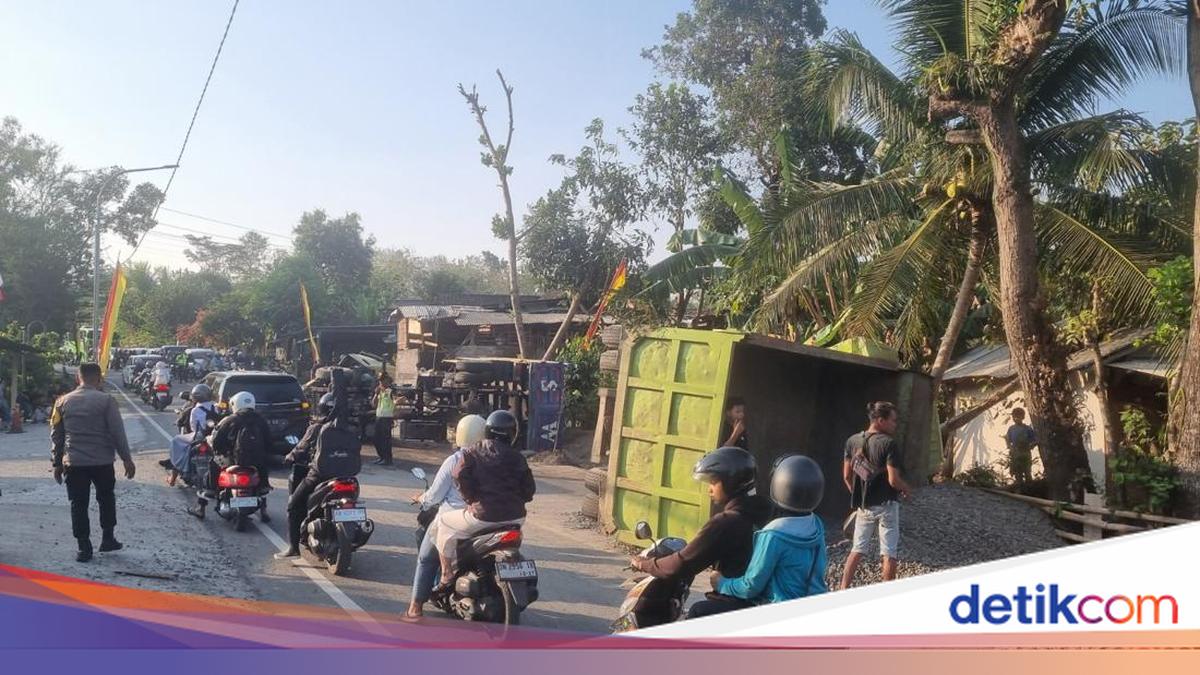2 Truk Terguling di Patuk Gunungkidul, Lalin Dibuka-Tutup
