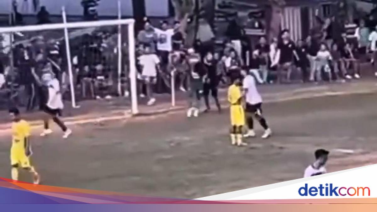 Heboh Kiper Dijotos hingga Tersungkur Saat Laga di Bantul