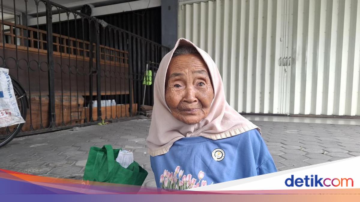 Semangat Nenek 76 Tahun di Jogja Jualan Nasi Ayam Seporsi Cuma Ceban