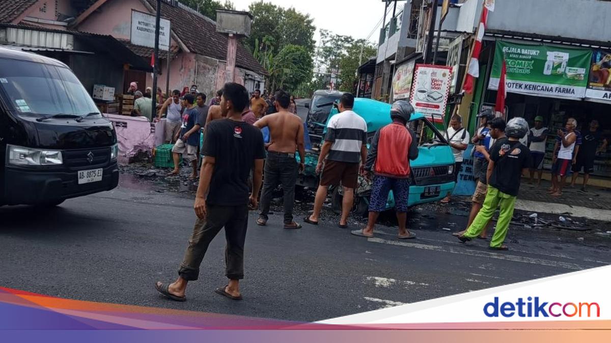 Adu Banteng Truk Vs Pikap Muat Lele di Payak Bantul, 2 Tewas