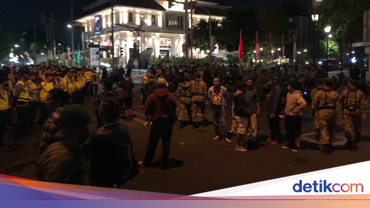 Aksi di Simpang Jenderal Sudirman Jogja Ricuh!