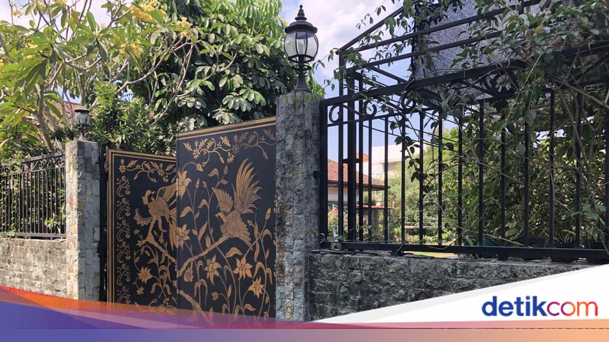 Amien Rais Enggan Komentar soal Mundurnya Ridho Rahmadi dari Ketum Partai Ummat