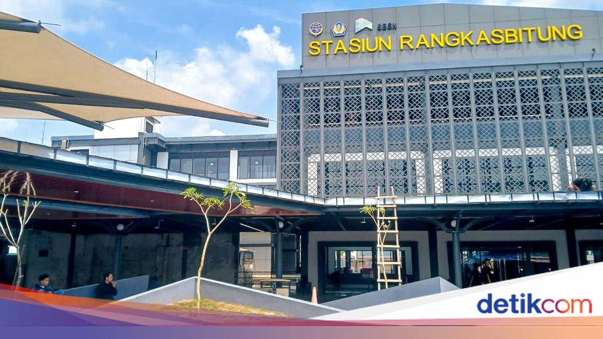 Peron Stasiun Bogor Diperpanjang, KRL 12 Kereta Siap Beroperasi