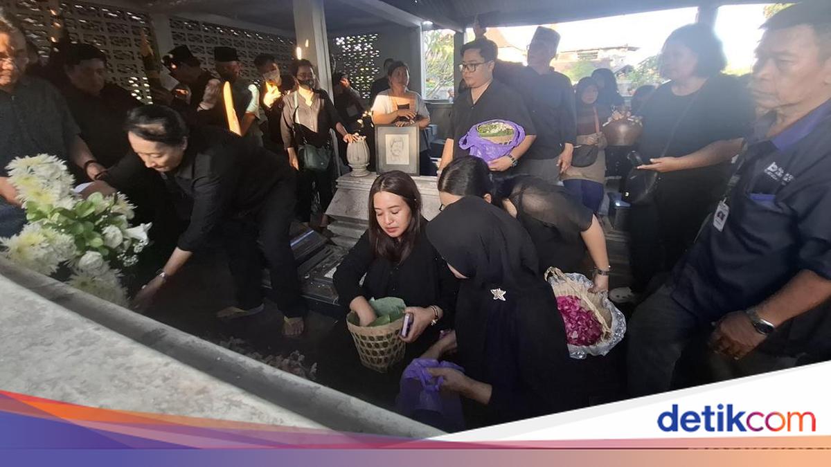 Penghormatan Terakhir buat 'Sang Guru' Den Baguse Ngarso
