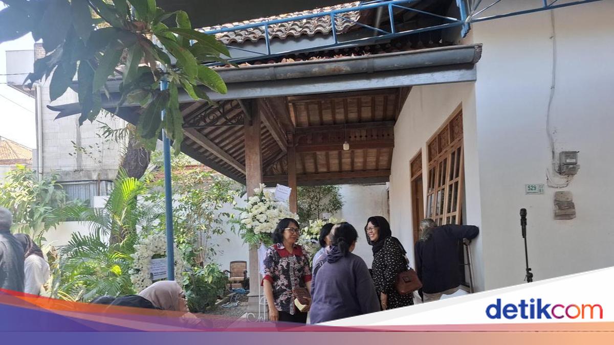 Den Baguse Ngarso Dimakamkan Hari Ini, Para Pelayat Takziah ke Rumah Duka