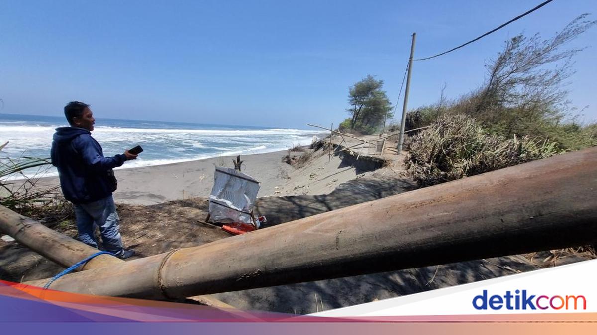 Jalur Alternatif Pantai Cangkring-Tanggultirto Bantul Putus Tergerus Abrasi
