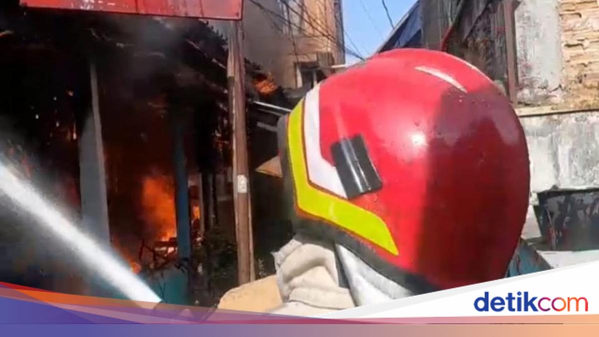 Ditinggal Antar Anak Sekolah, Rumah di Kotagede Jogja Dilalap Api