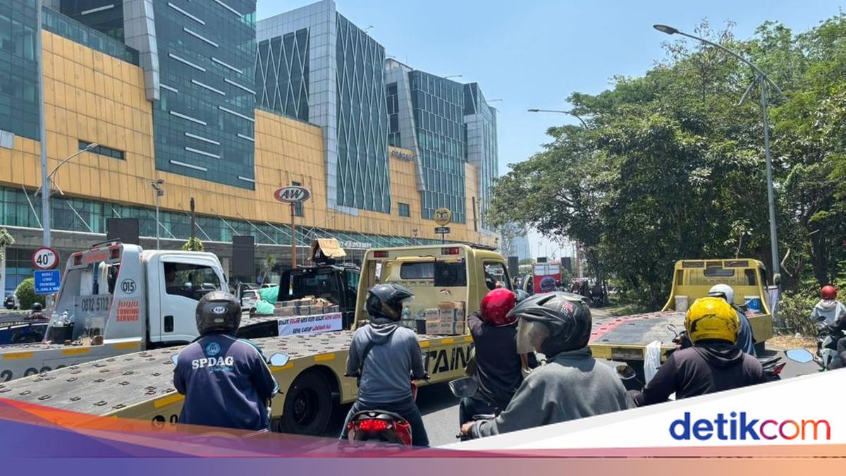 Demo Truk Towing Blokade Bundaran Waru Arah Surabaya