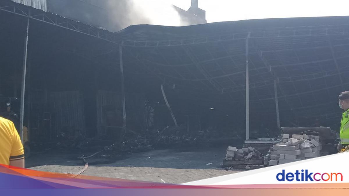 Kondisi Toko Trans Home Sleman Hari Ini, Asap Masih Mengepul