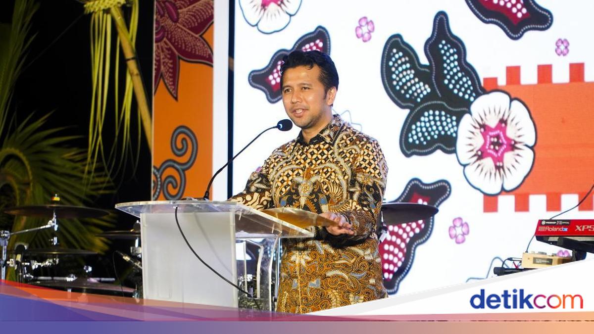 Unik! Peringatan Hari Batik Nasional di Surabaya Diwarnai Parade Perahu