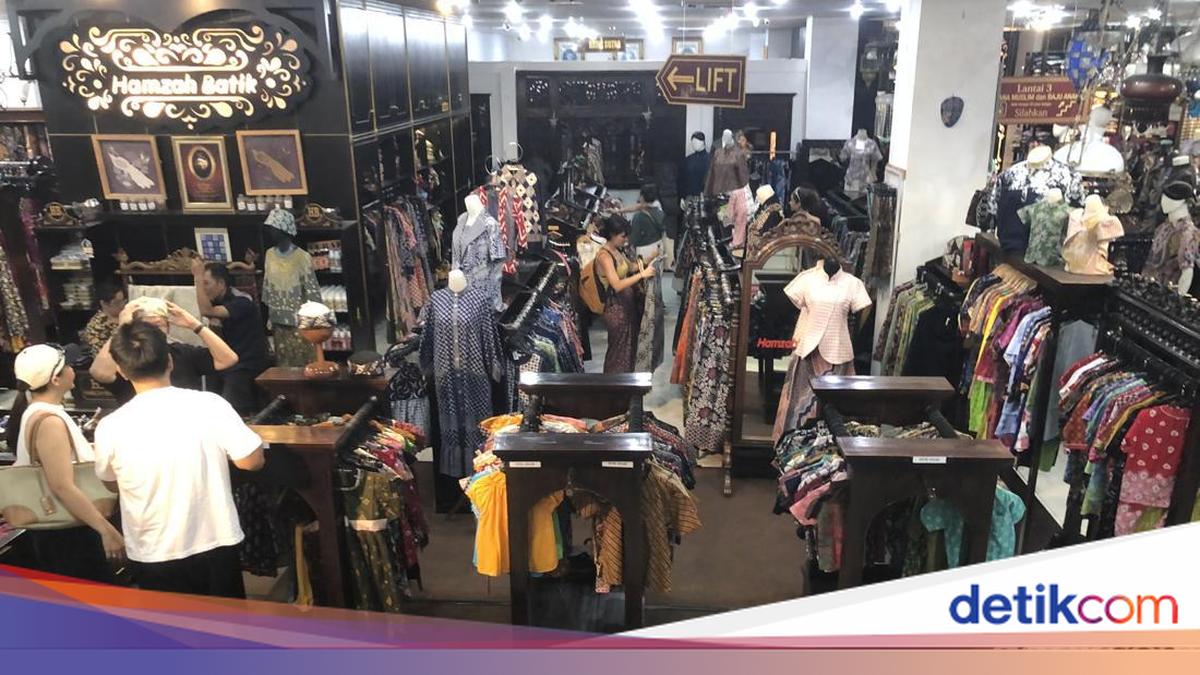 Suasana Hamzah Batik Kembali Buka Usai Kebakaran