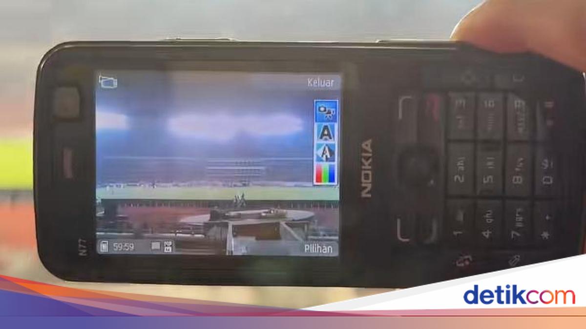 Indonesia Vs Thailand Direkam Nokia Jadul, Netizen: yang Ngegolin Soekarno