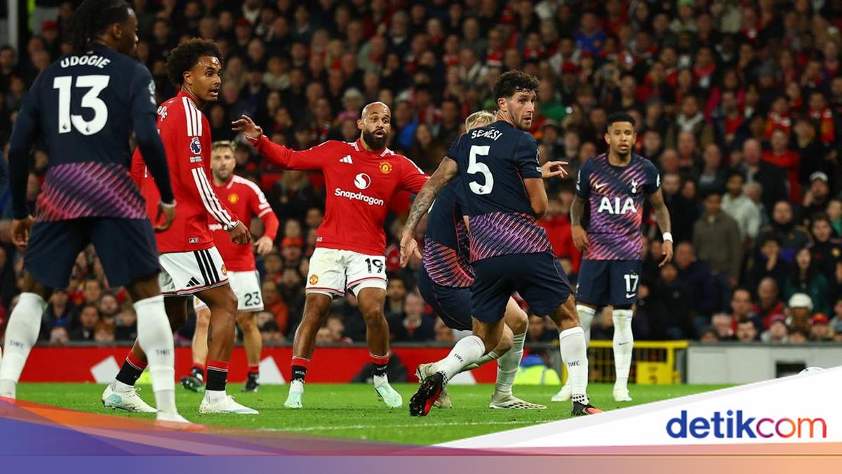 Dominic Solanke Bawa Tottenham Imbangi Manchester United 1-1