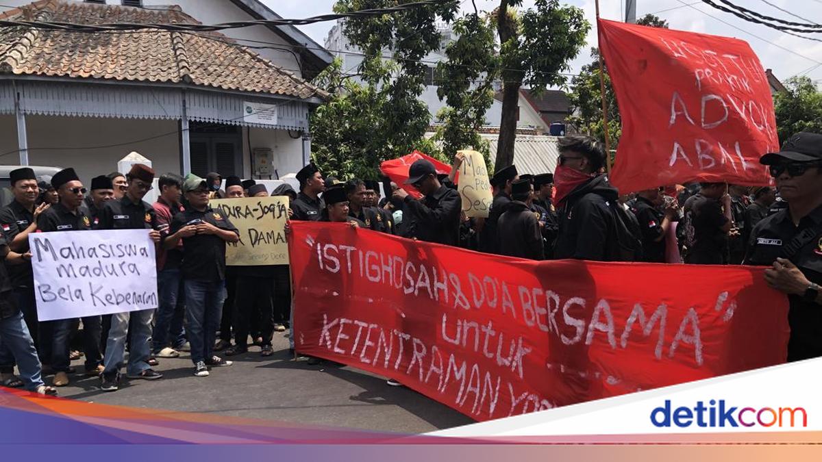 Massa Pedagang Warung Madura Geruduk Mapolresta Jogja, Ada Apa?