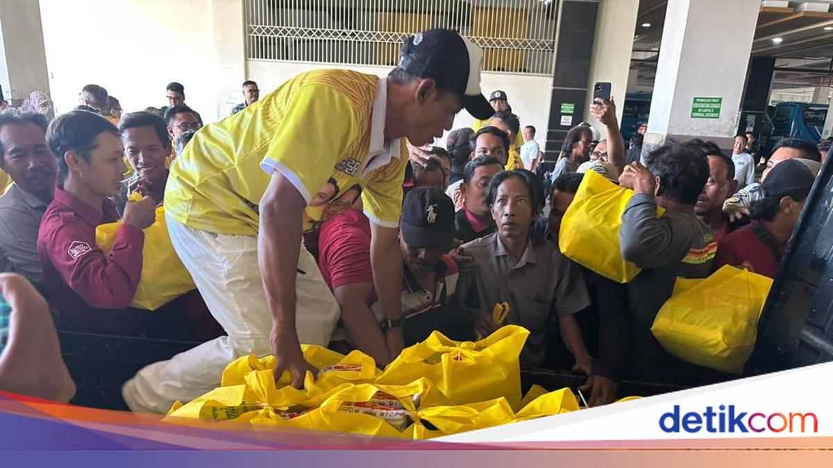 Semringah Sopir Angkot di Surabaya Dapat Sembako dari Bahlil