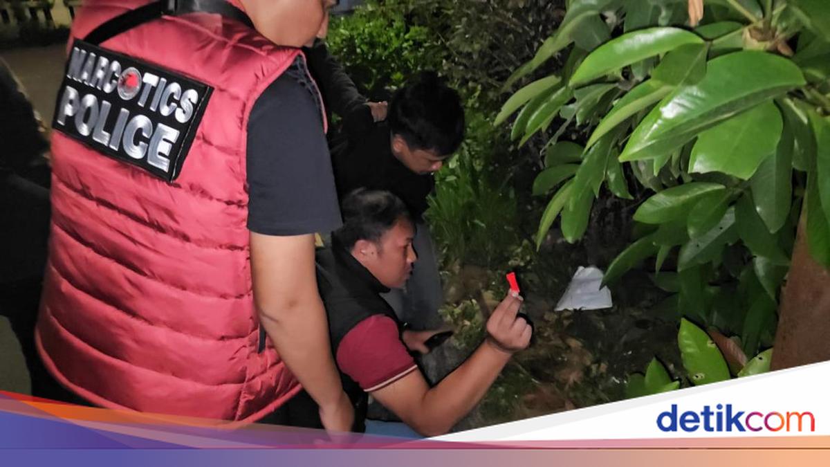 Visual editorial untuk berita: Pengedar Narkoba di Bogor Tempelkan Sabu di Pot Bunga hingga Batu