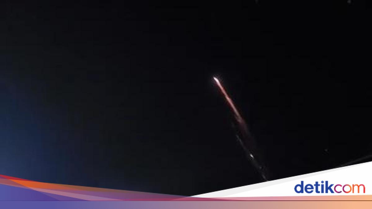 Dentuman Misterius dan Kilatan Cahaya Mirip Rudal Gegerkan Bojonegoro