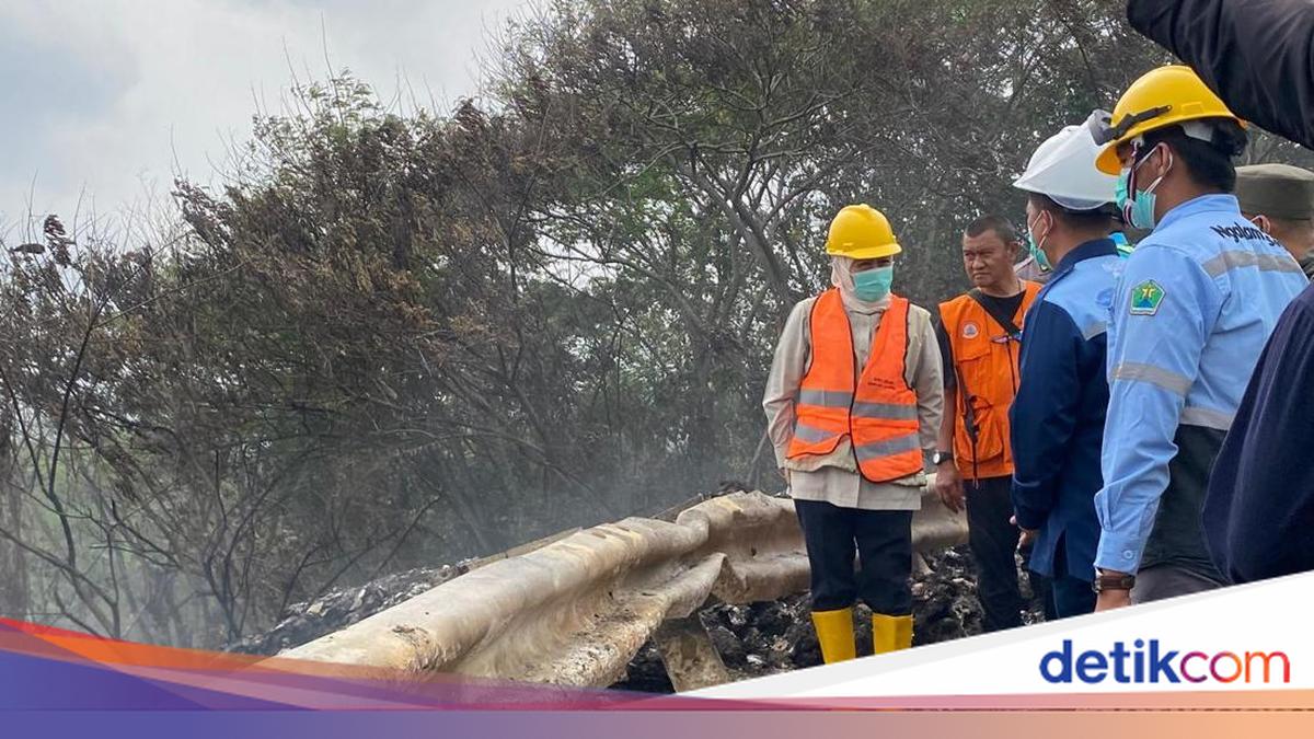 Khofifah Prioritaskan Water Bombing Padamkan Api di Supiturang Malang