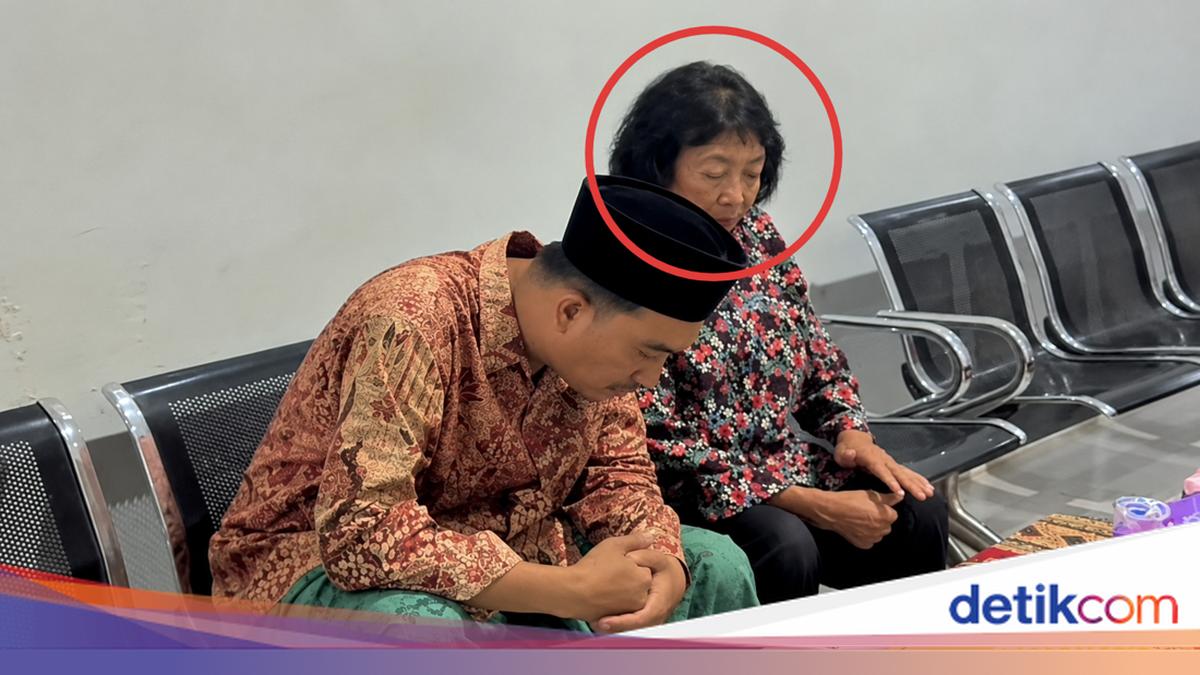 Wanita Pensiunan Guru di Pamekasan Madura Injak Al-Qur’an Saat Live TikTok