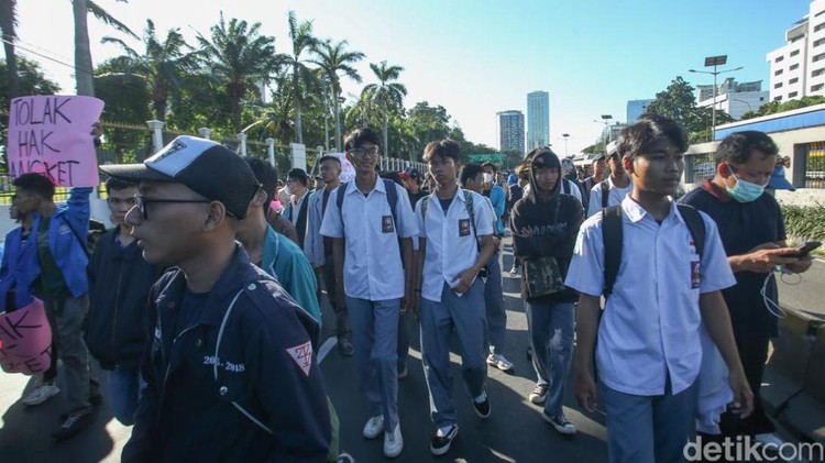 5 Cara Mengatasi dan Solusi Bolos Sekolah yang Perlu Dicoba Orang Tua