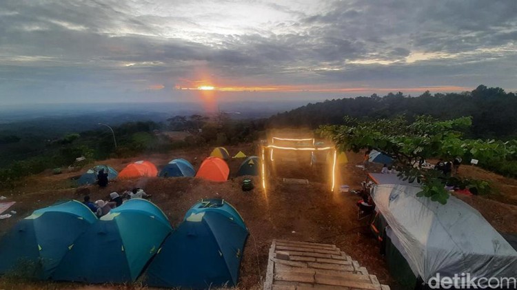 10 Camping Ground di Bandung yang Bisa Dicoba Bersama Teman dan Keluarga