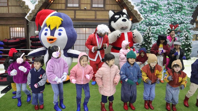 Japanese Snow Matsuri hadir untuk memeriahkan Liburan Akhir Tahun  di Trans Snow World Surabaya