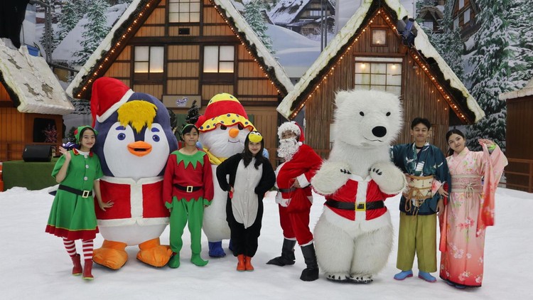 Liburan Akhir Tahun di Trans Snow World, Bisa Main Ski dan Nonton Parade, Seru !