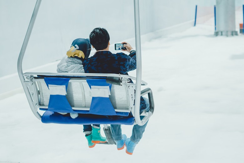 Wahana chair lift di Trans Snow World Bekasi
