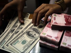 Dolar AS Jadi Tembus Rp 15.000 Nih? Dolar AS Jadi Tembus Rp 15.000 Nih?