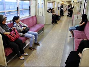 Bagaimana Aturan Duduk di KRL? Ini Kata KCI Bagaimana Aturan Duduk di KRL? Ini Kata KCI