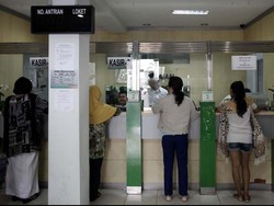 Dekat Lebaran, Banyak Orang Tebus Barang di Pegadaian